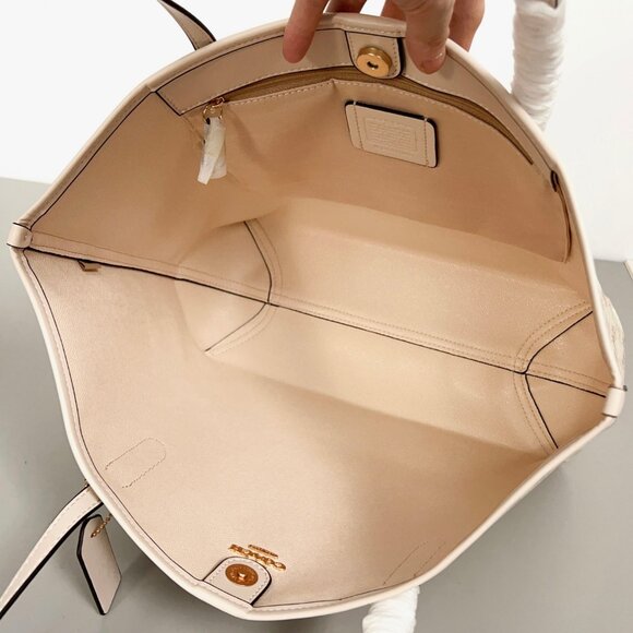 Coach Horse And Carriage Print Tote Shoulder Bag - Picture 8 of 9